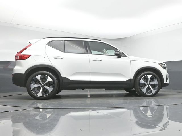 Used 2024 Volvo XC40 B5 Plus image 40
