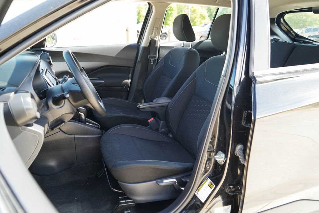 Used 2022 Nissan Kicks S FWD image 7
