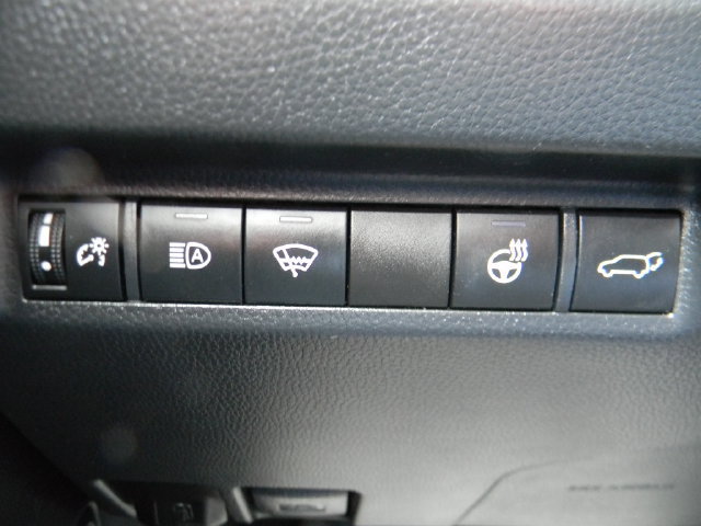 Used 2020 Toyota RAV4 XLE Premium AWD/4WD image 14