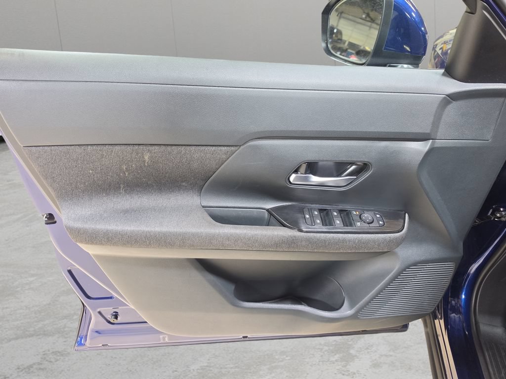 Used 2025 Nissan Kicks SV AWD/4WD image 13