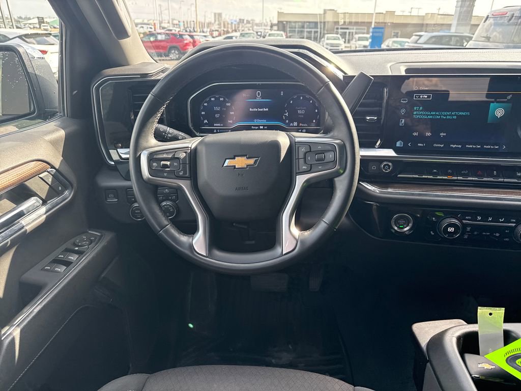 Used 2024 Chevrolet Silverado 1500 LT image 17