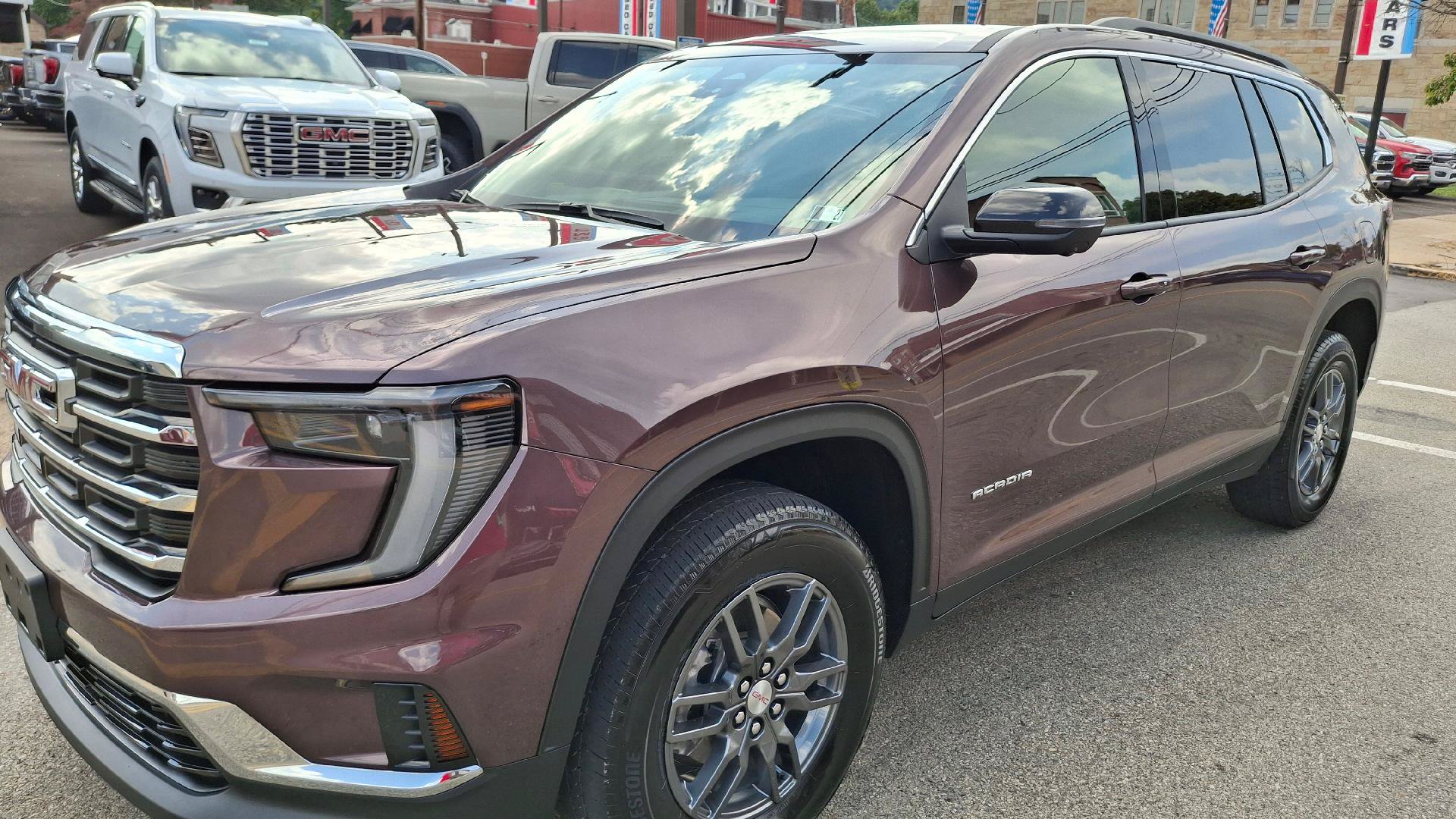 Used 2025 GMC Acadia Elevation AWD/4WD image 3
