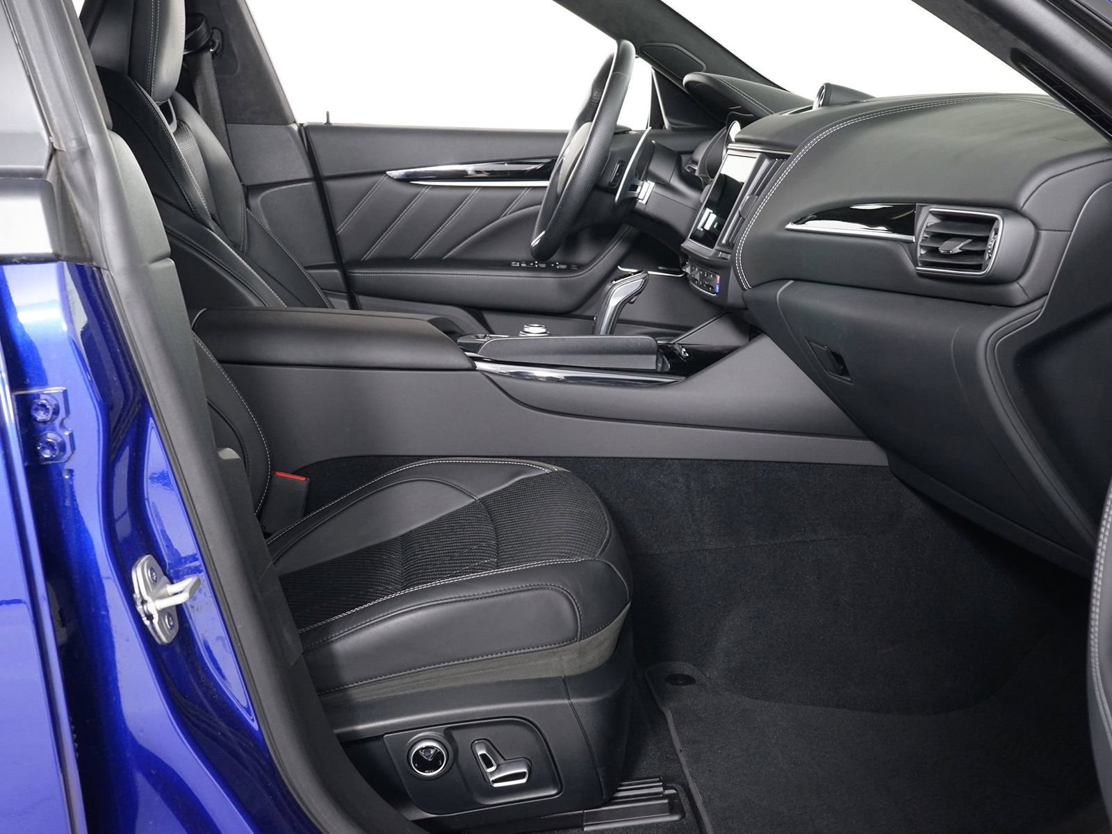 Used 2022 Maserati Levante Modena AWD/4WD image 31