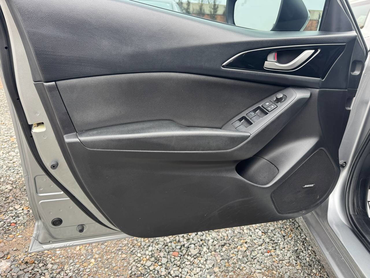 Used 2015 MAZDA MAZDA3 i Touring w/ Technology Package image 24