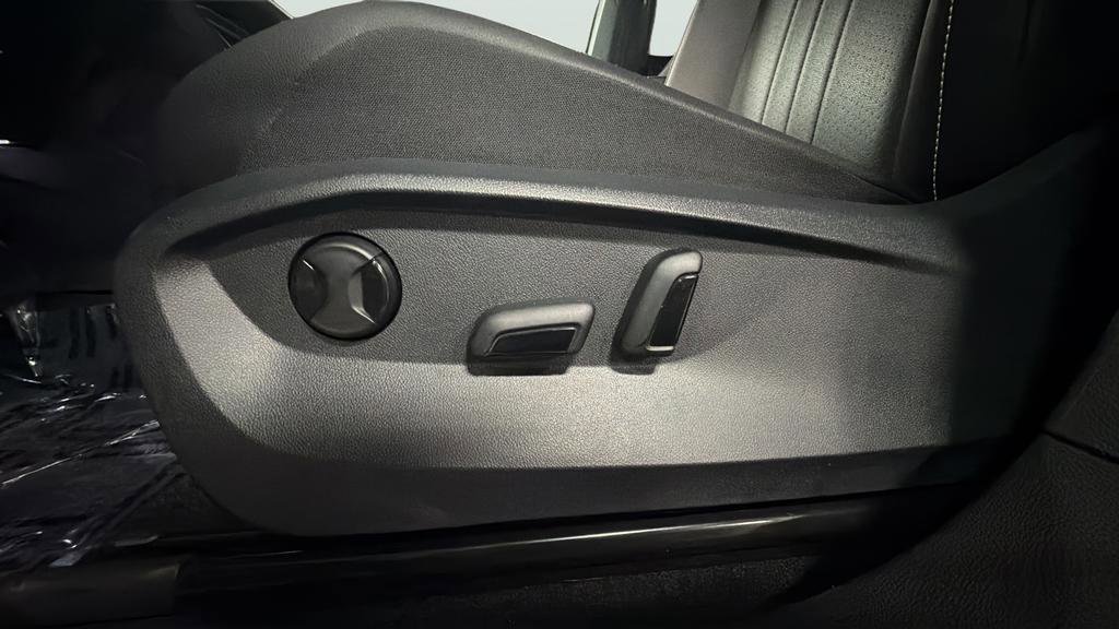 Used 2022 Volkswagen Tiguan SE R-Line image 15