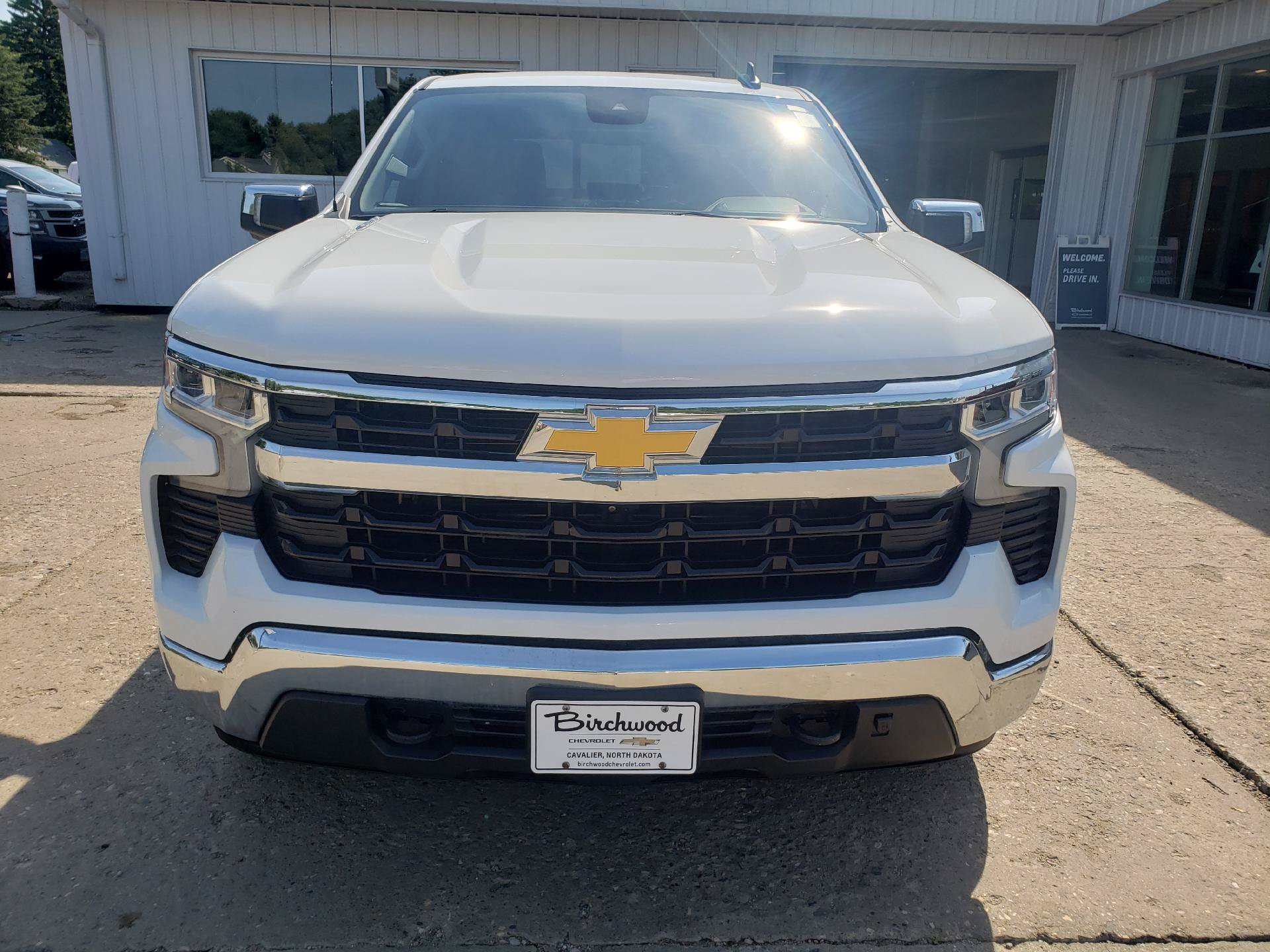 Used 2023 Chevrolet Silverado 1500 LT AWD/4WD image 2