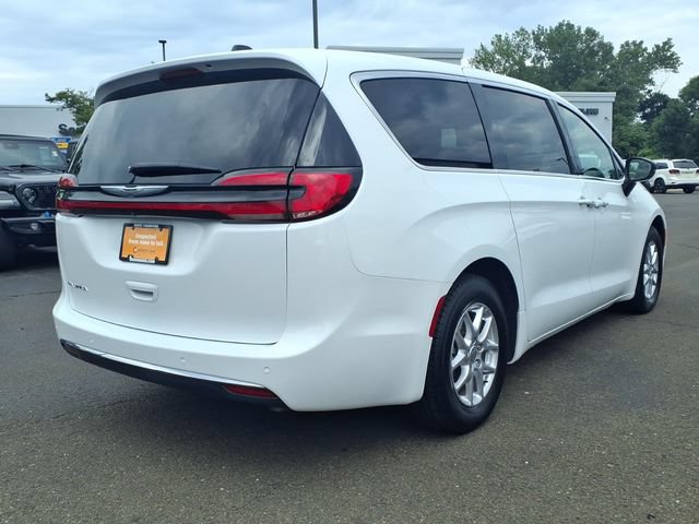 Certified 2024 Chrysler Pacifica Touring-L FWD image 5