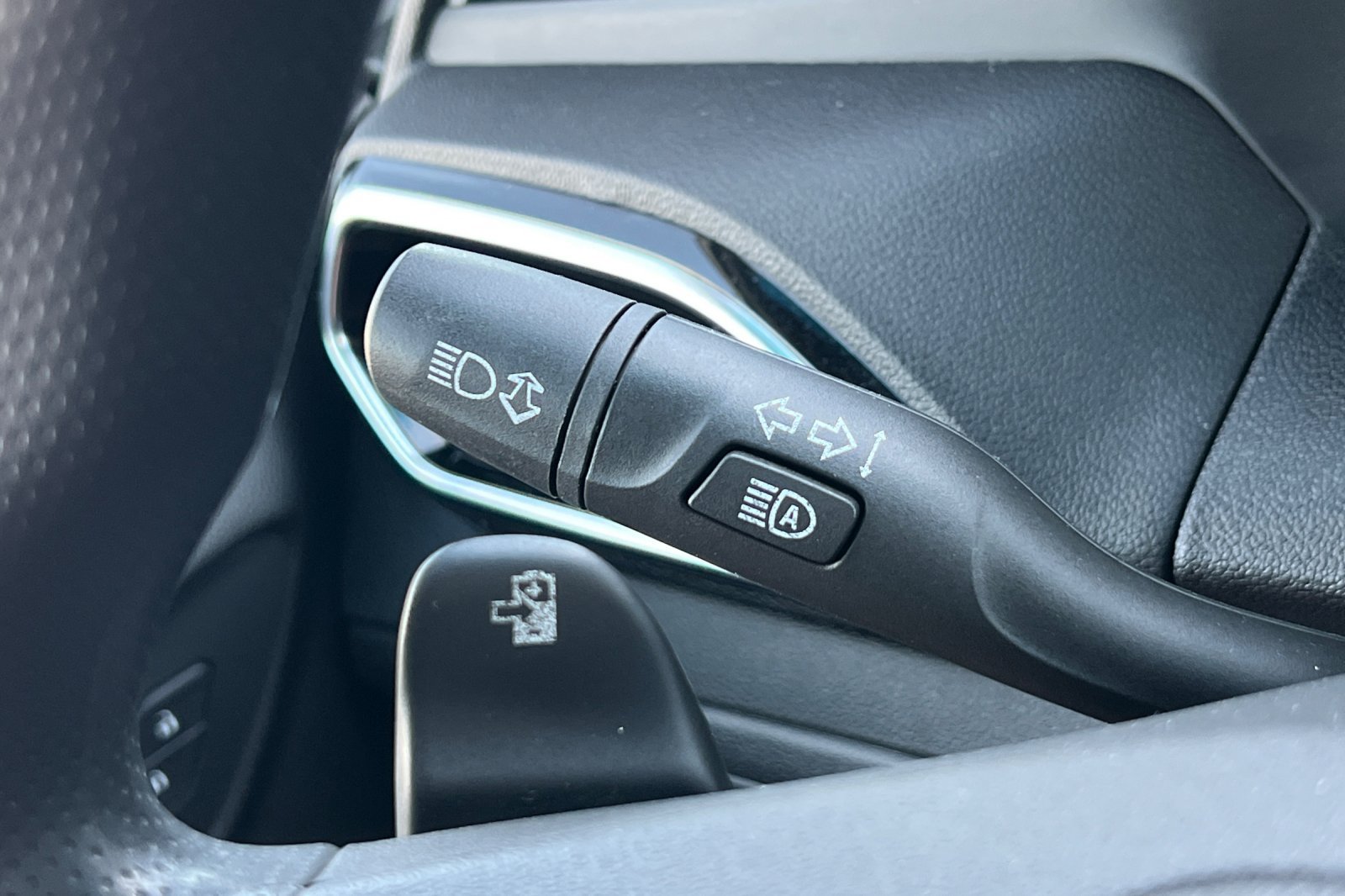 Used 2023 Chevrolet Bolt LT FWD image 32