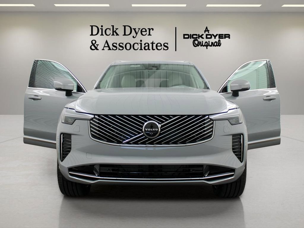 New 2026 Volvo XC90 B6 Ultra w/ Protection Package image 8