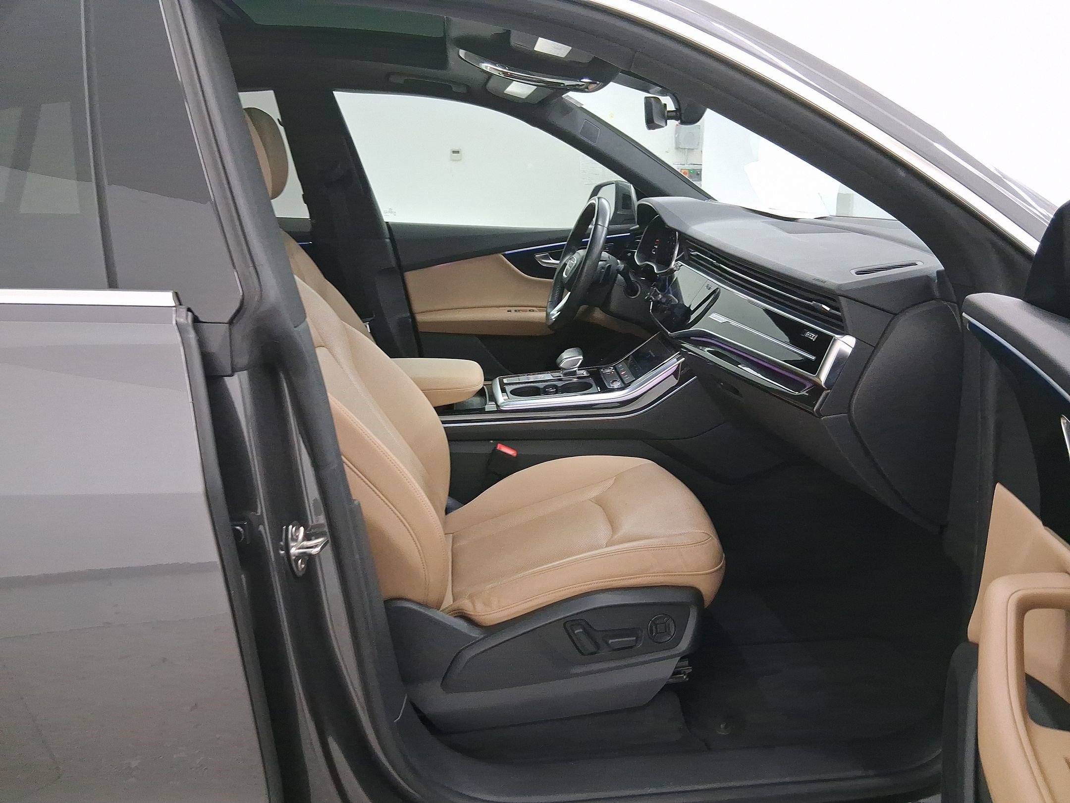 Used 2021 Audi Q8 Premium Plus w/ Premium Plus Package image 33