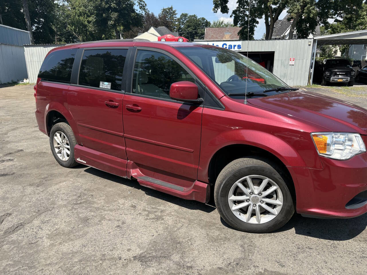 Used 2014 Dodge Grand Caravan SXT w/ UConnect Hands-Free Group image 19