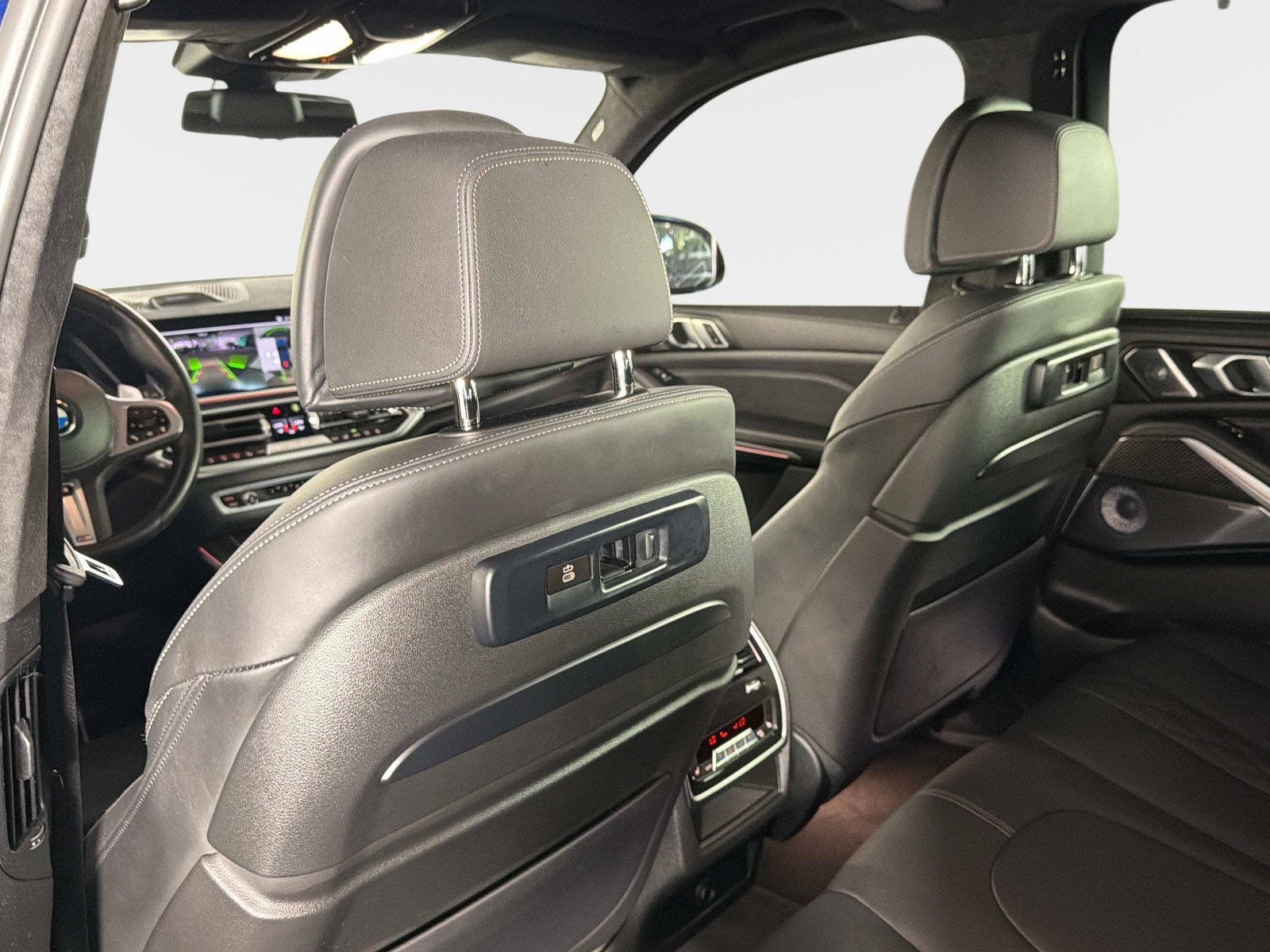 Used 2021 BMW X5 M50i w/ Executive Package image 32