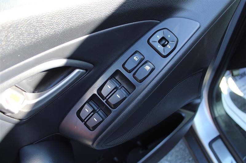 Used 2012 Hyundai Tucson Limited FWD image 13