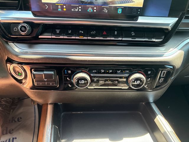 Used 2024 Chevrolet Silverado 3500 High Country w/ High Country Premium Package AWD/4WD image 18