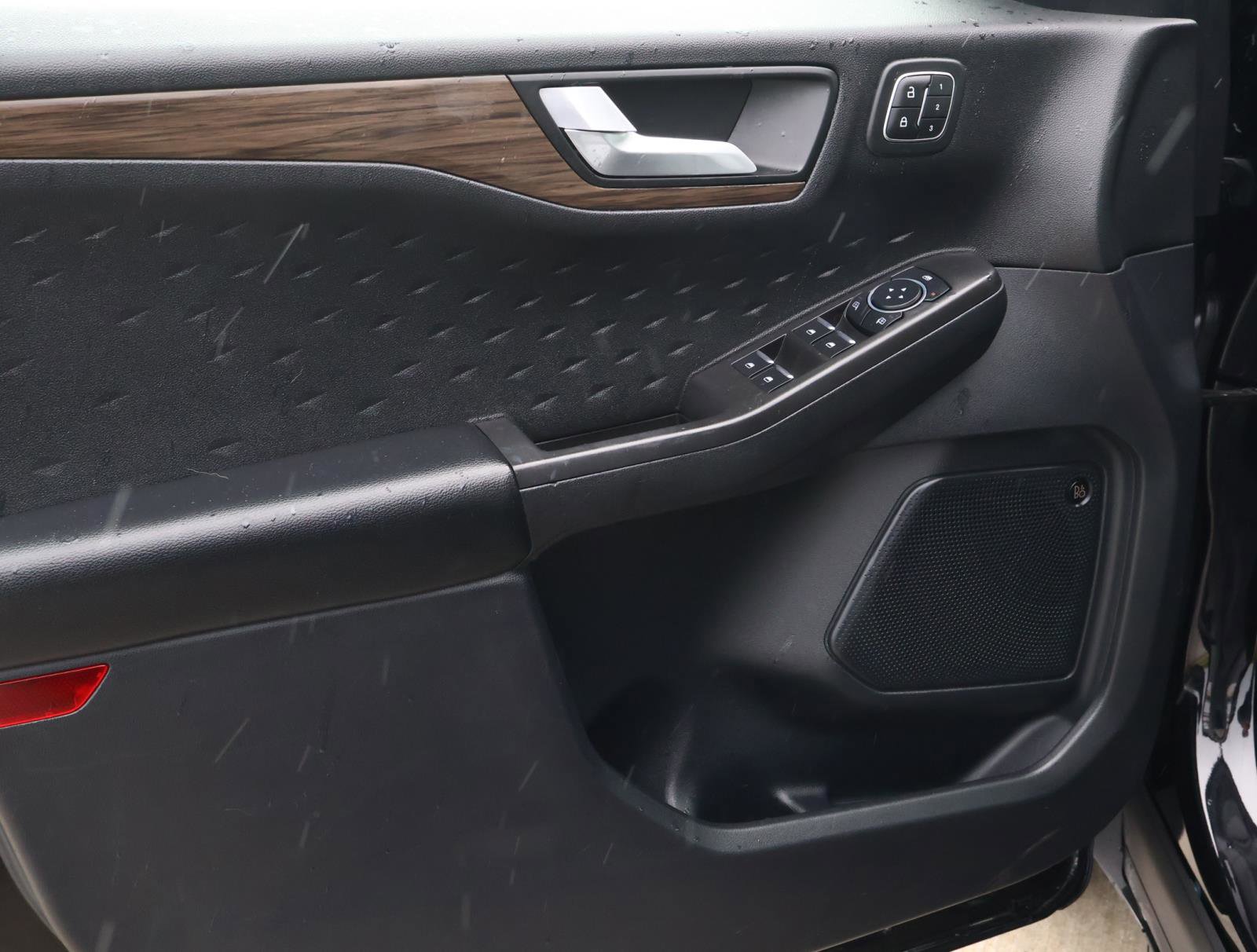 Used 2020 Ford Escape Titanium image 15