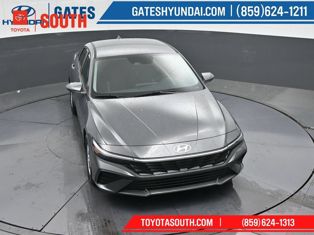 Used 2025 Hyundai Elantra SE FWD image 43