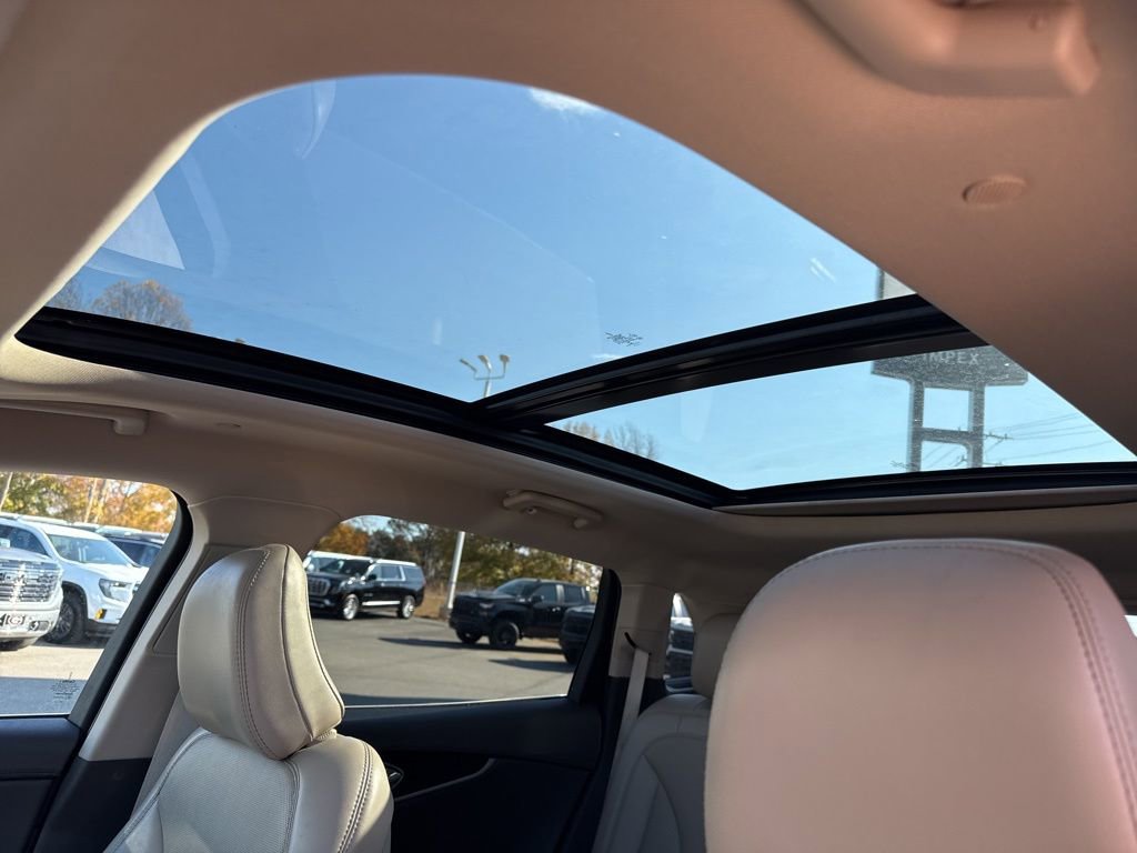 Used 2021 Lincoln Nautilus Reserve image 12