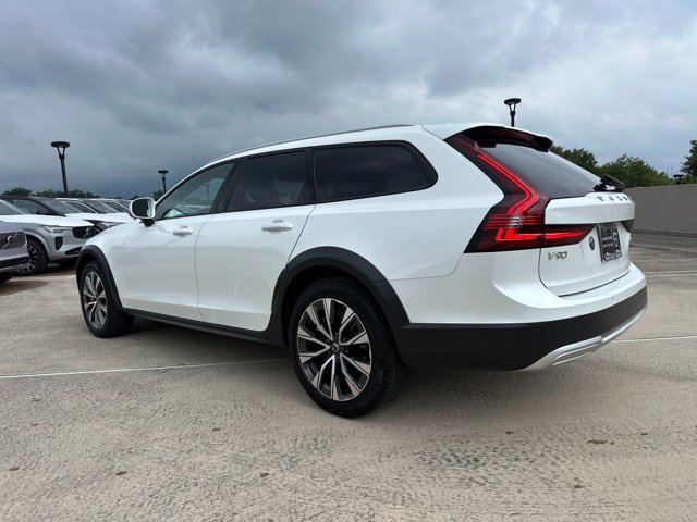 Certified 2025 Volvo V90 B6 Cross Country Plus AWD/4WD image 6