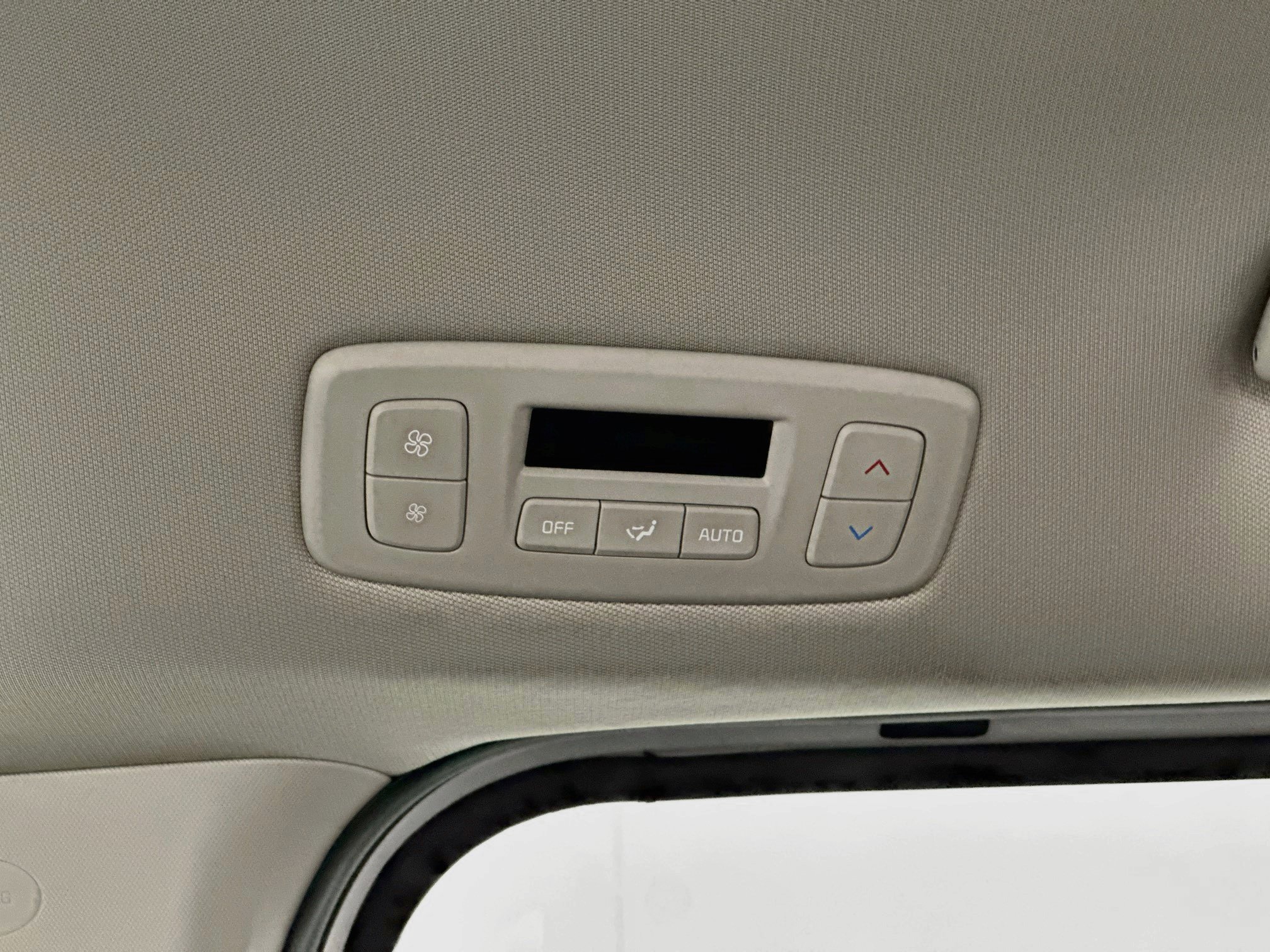 Used 2025 Kia Carnival FWD image 26