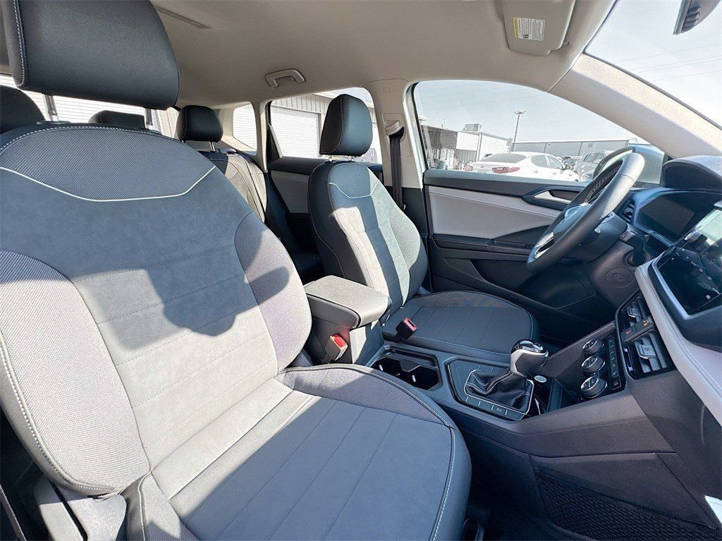 Used 2024 Volkswagen Taos SE FWD image 31