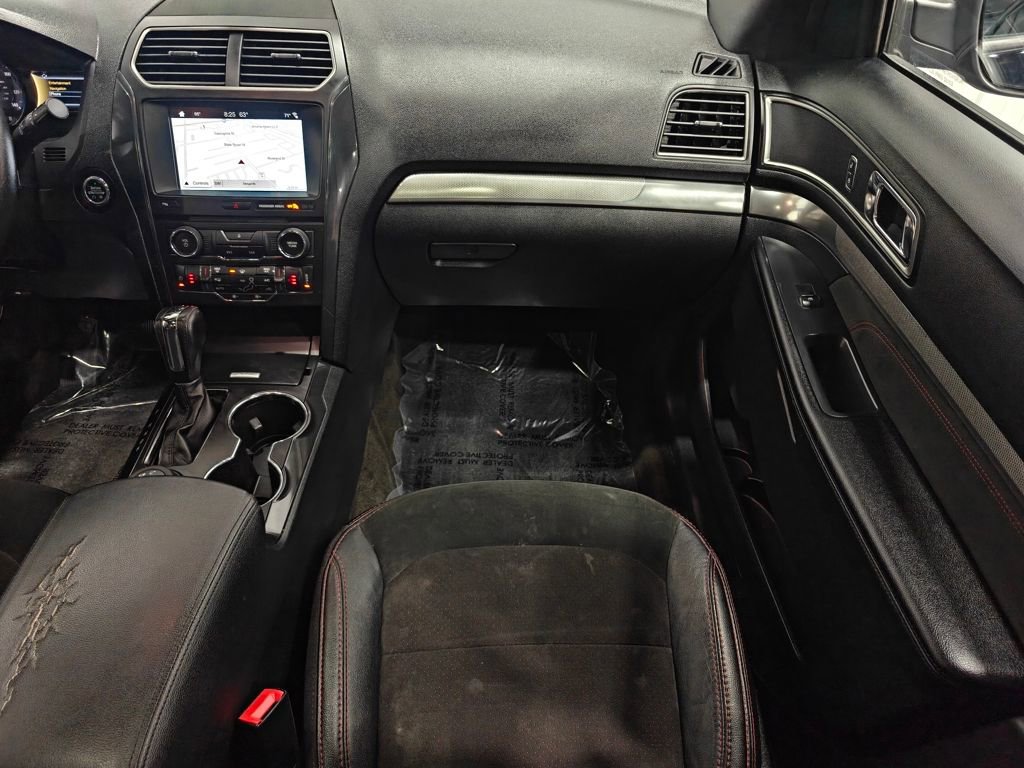 Used 2018 Ford Explorer XLT w/ XLT Appearance Package image 30