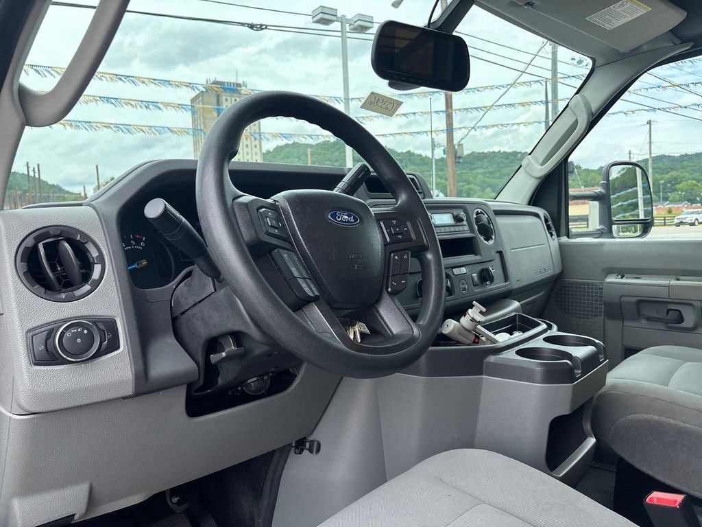 Used 2022 Ford E-450 and Econoline 450 Super Duty RWD image 13