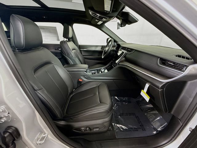 New 2025 Jeep Grand Cherokee L Limited w/ Black Appearance Package image 30