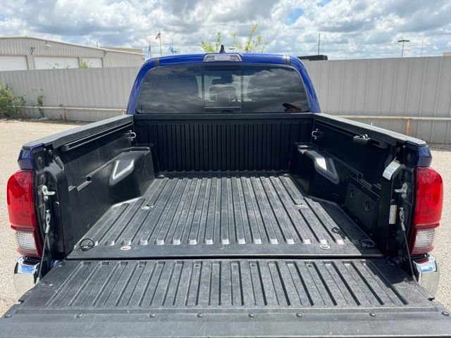 Used 2022 Toyota Tacoma SR5 RWD image 7