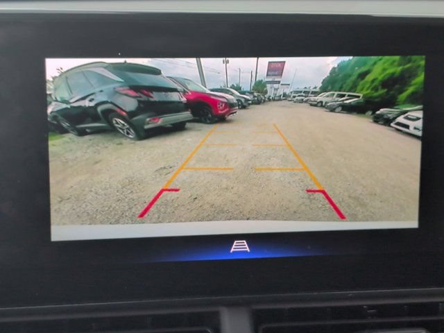 Used 2025 Chevrolet Trax LT w/ LT Convenience Package FWD image 17