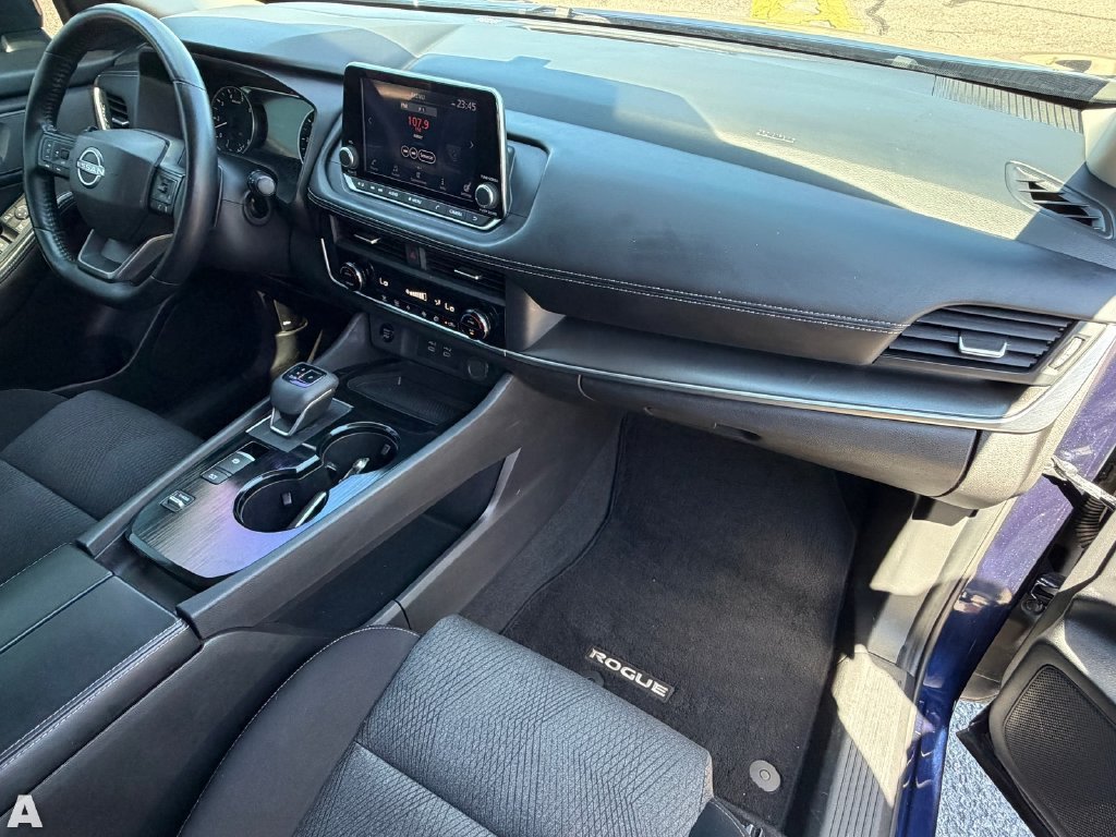 Used 2025 Nissan Rogue SV FWD image 11