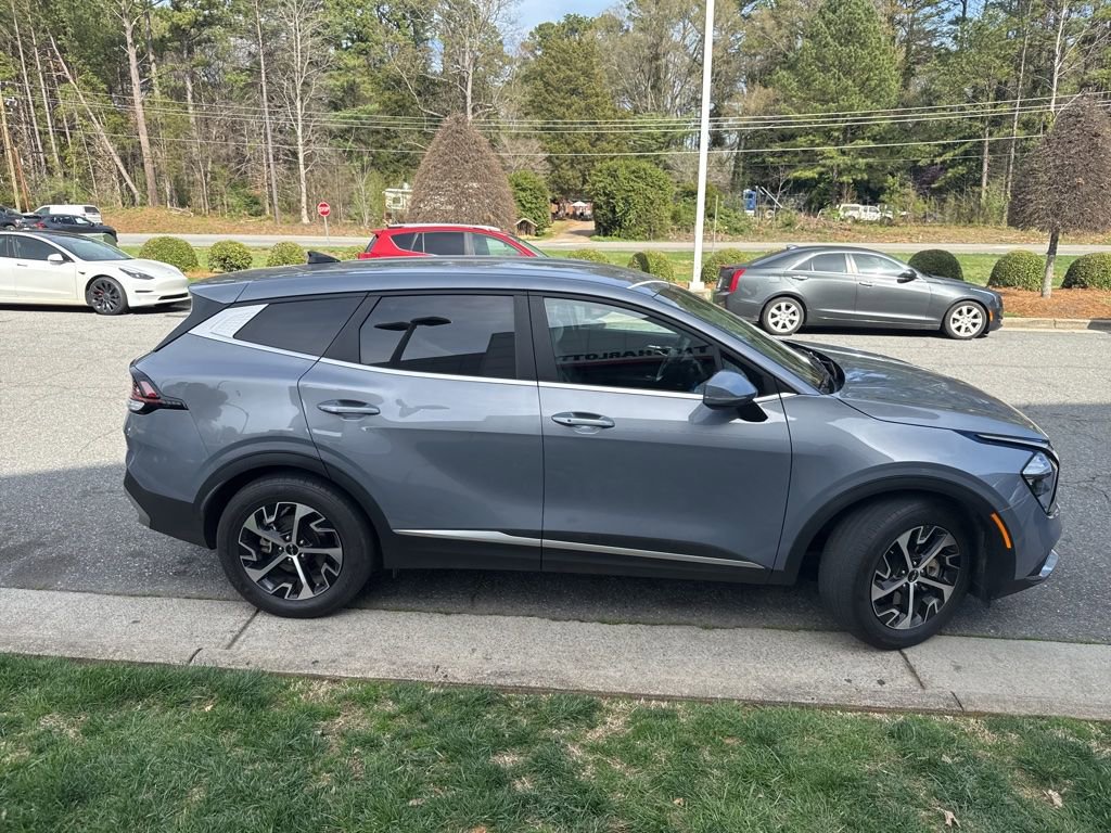 Used 2023 Kia Sportage EX image 3