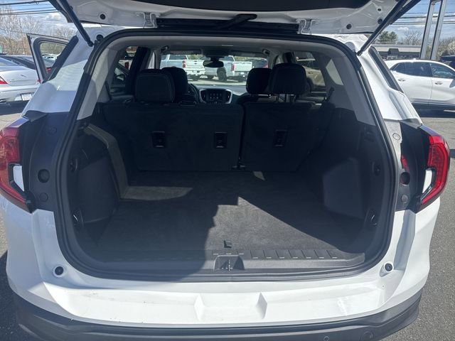 Used 2023 GMC Terrain SLE w/ Driver Convenience Package image 23