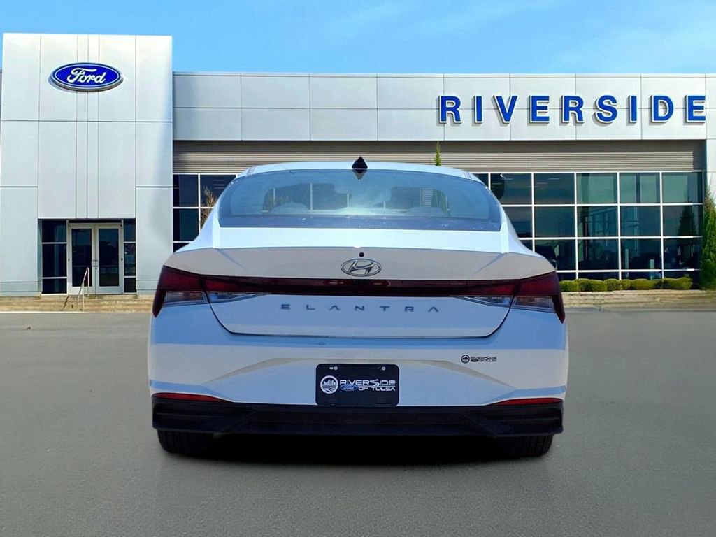 Used 2023 Hyundai Elantra SEL image 5