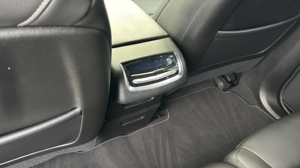 Used 2024 Cadillac XT6 Luxury FWD image 26