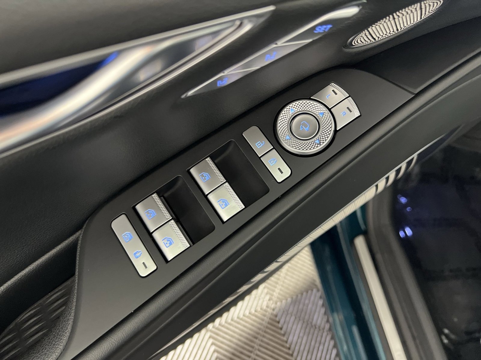 Used 2023 Genesis G80 image 15