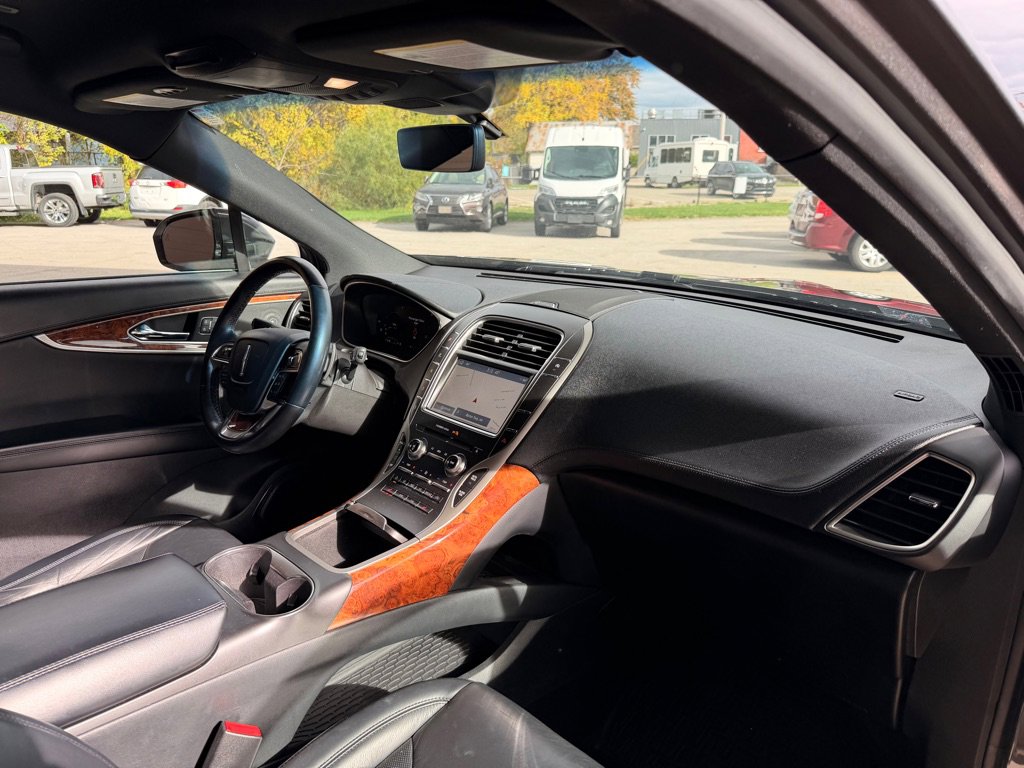 Used 2019 Lincoln Nautilus Select image 16