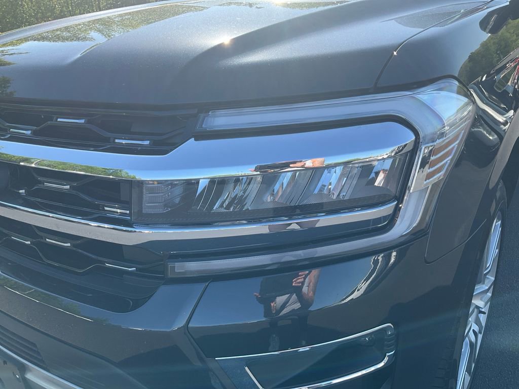 Used 2024 Ford Expedition Limited image 9