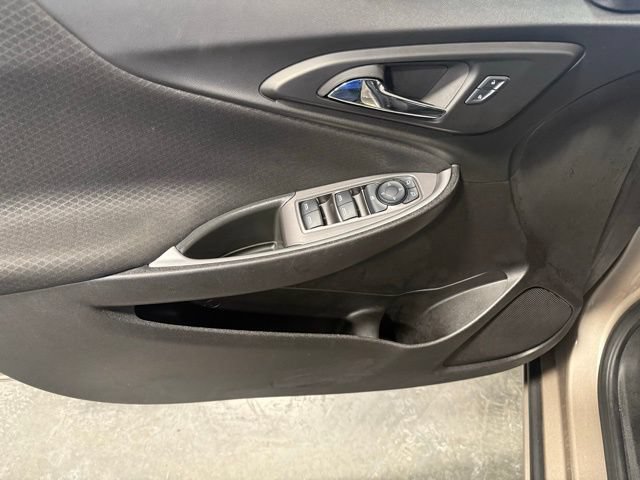 Used 2025 Chevrolet Malibu LT FWD image 11