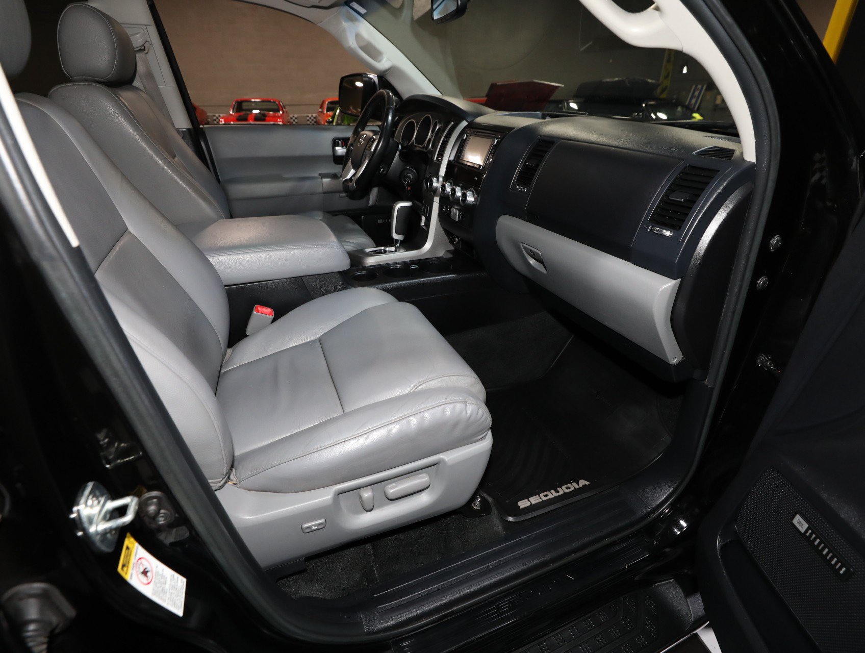 Used 2016 Toyota Sequoia Limited AWD/4WD image 36