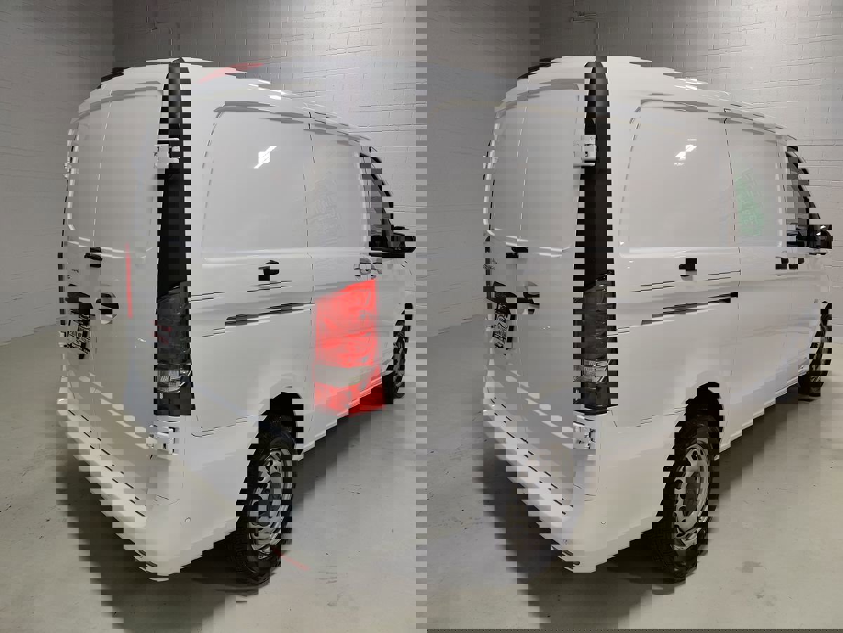 Used 2023 Mercedes-Benz Metris image 3