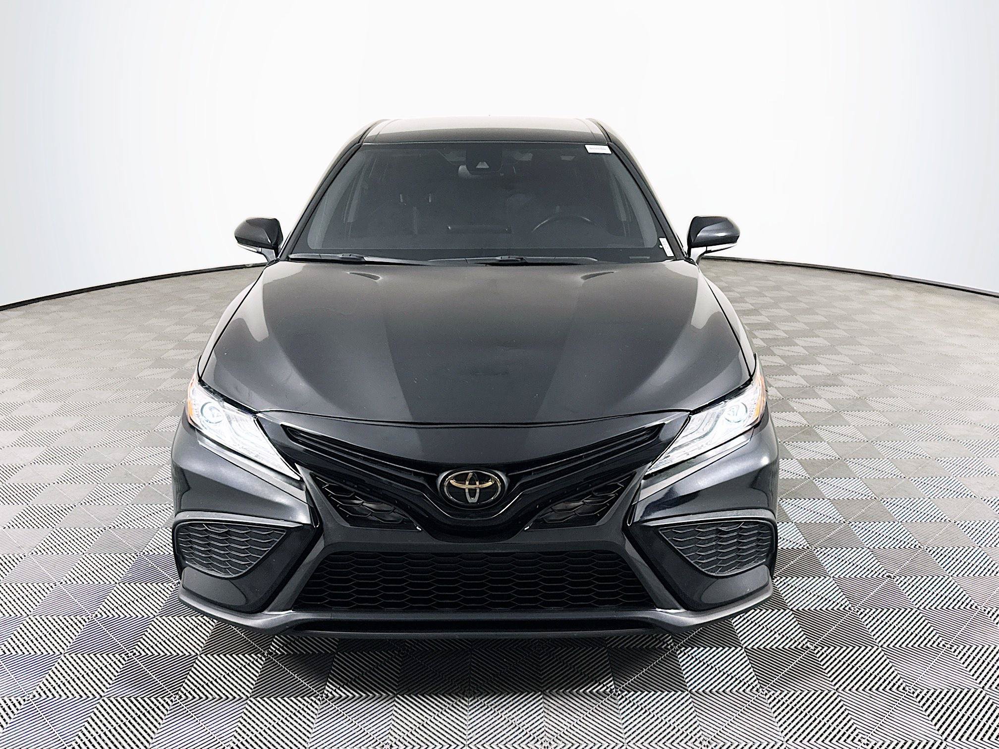 Used 2023 Toyota Camry XSE FWD image 2