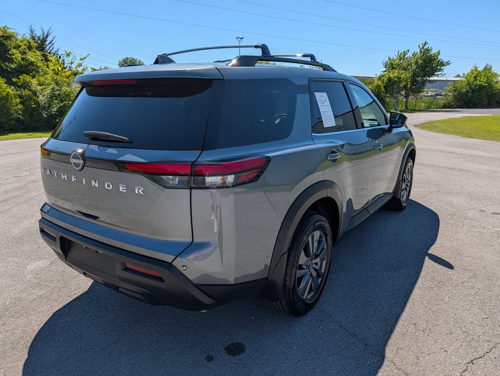 Used 2025 Nissan Pathfinder SV FWD image 3