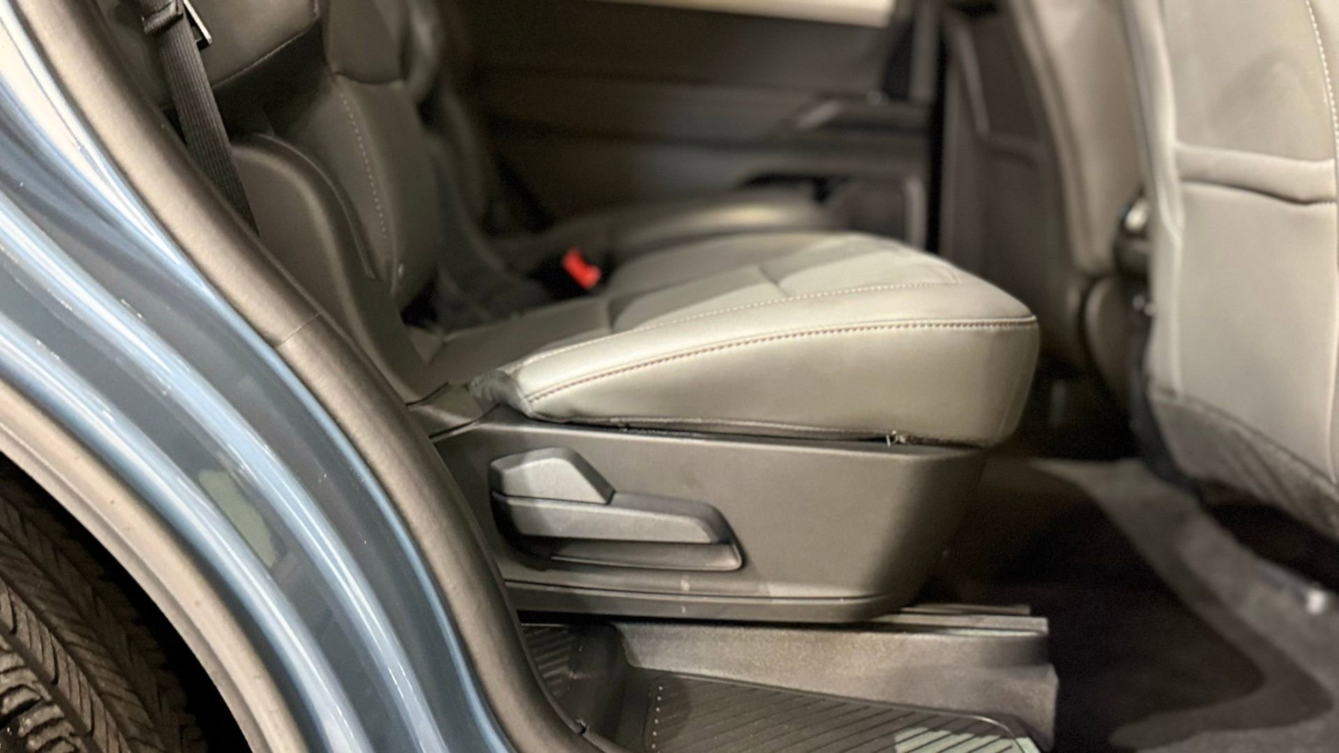 Used 2025 Ford Explorer Active w/ Active Comfort Package image 65