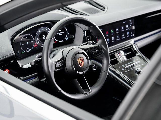 Certified 2025 Porsche Panamera 4 image 9