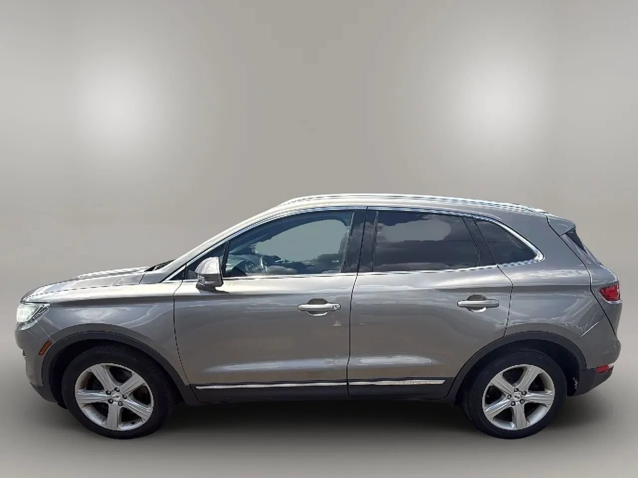Used 2017 Lincoln MKC Premiere AWD/4WD image 2