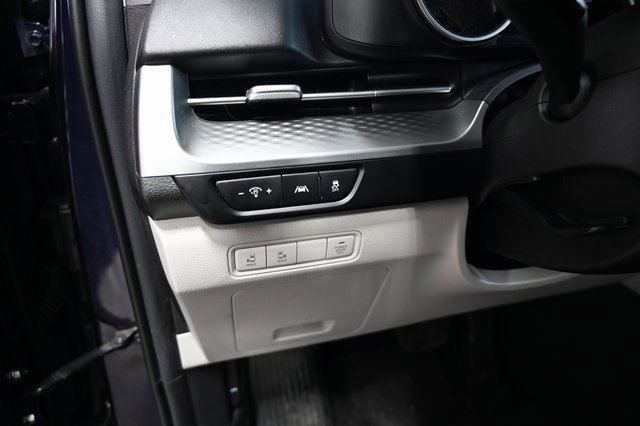 Used 2022 Kia Carnival LX image 26