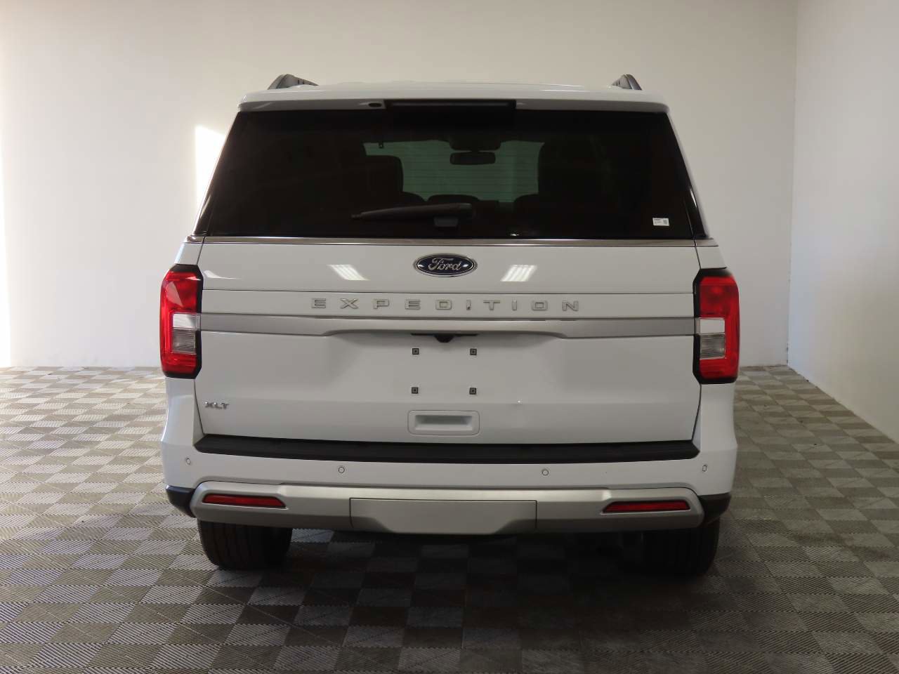 Used 2022 Ford Expedition XLT image 4