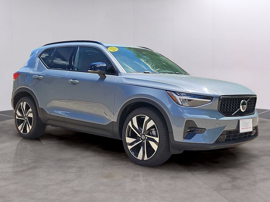 Used 2023 Volvo XC40 B5 Plus w/ Protection Package Premier AWD/4WD image 10
