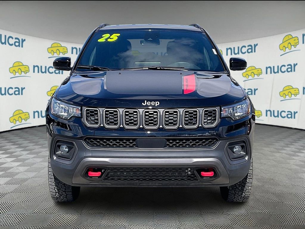 Used 2025 Jeep Compass Trailhawk image 2