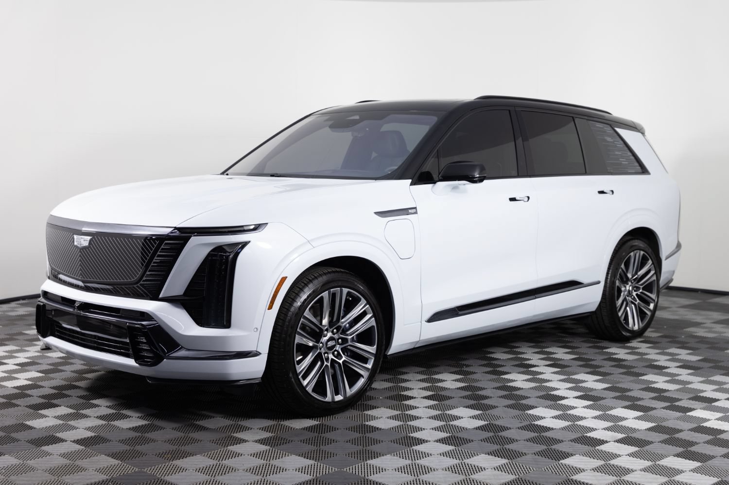 Used 2026 Cadillac Vistiq Platinum w/ LPO, Floor Liner Package AWD/4WD image 1